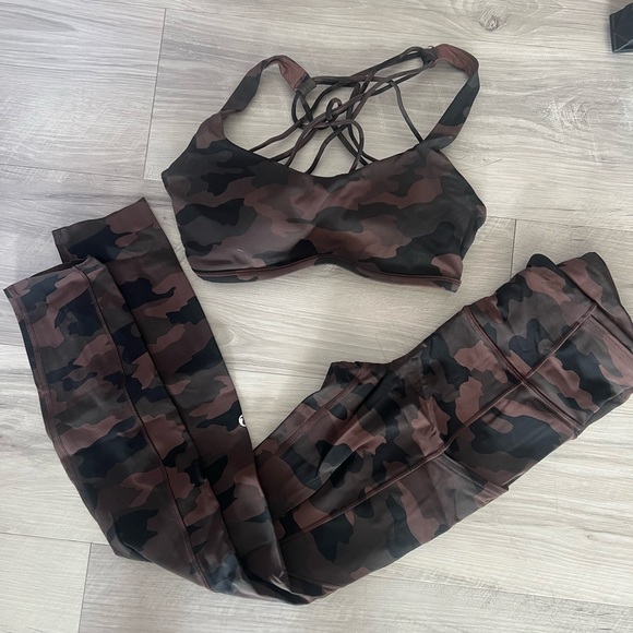 SOLD***** Lululemon FREE TO BE BRA WILD Size 6 - Picture 3 of 5